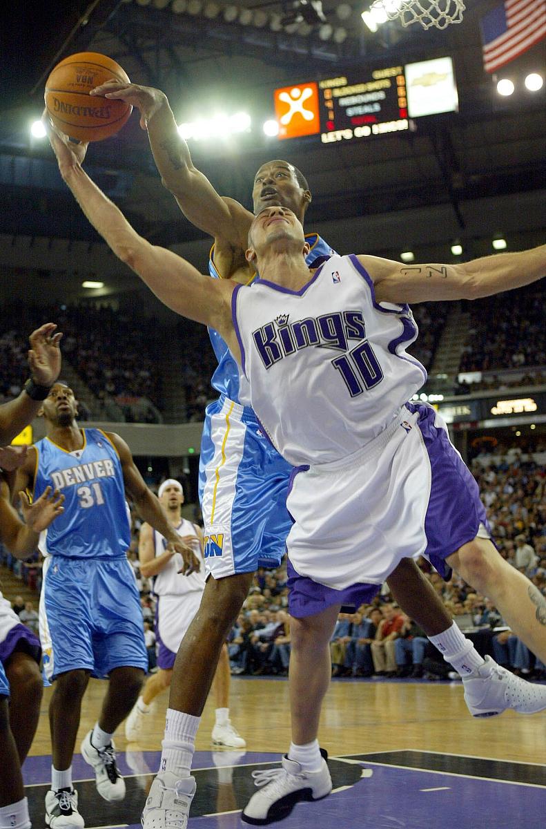 爱游戏官网-菲律宾男篮绝杀加拿大男篮，艾顿绝境逆转