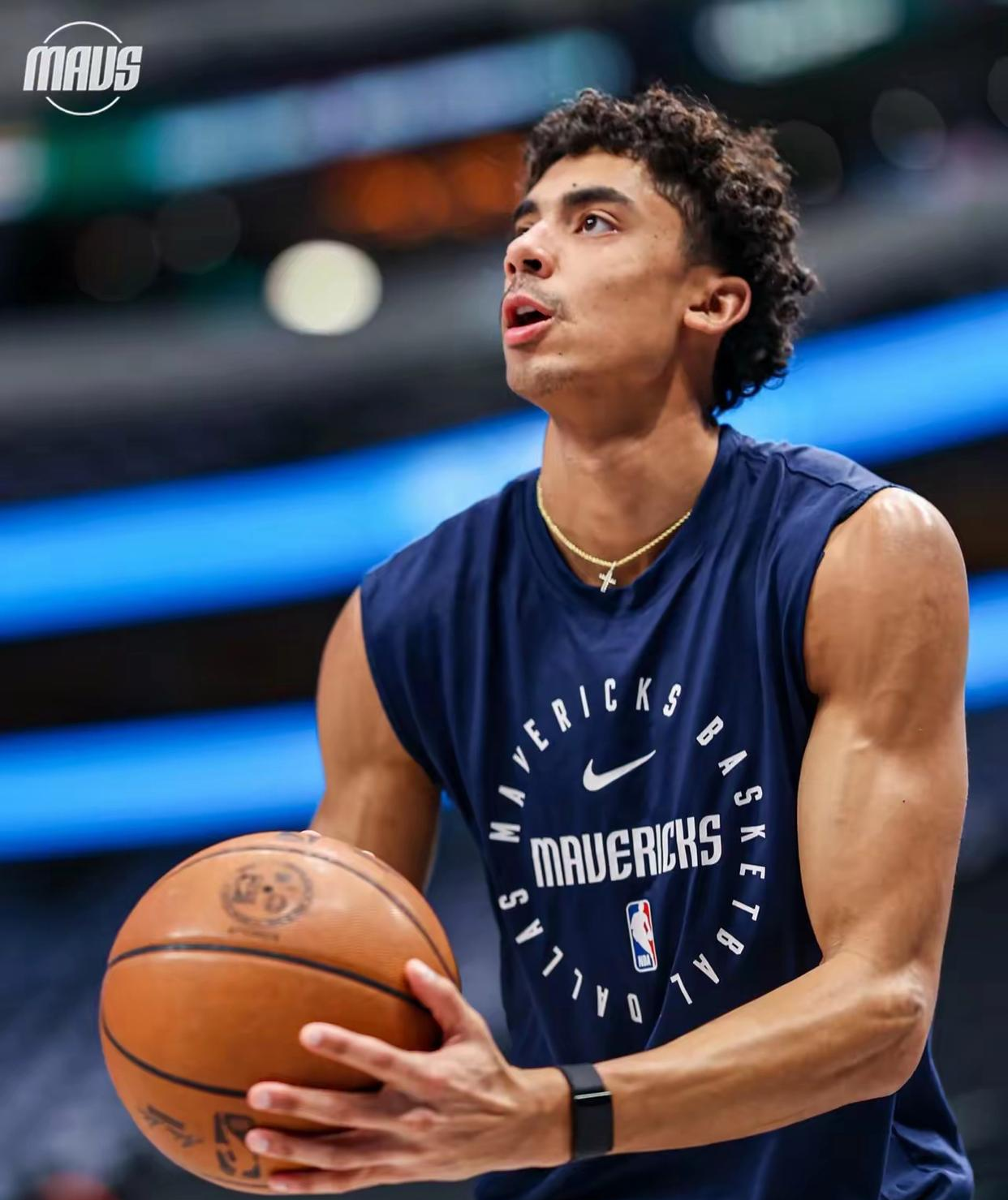 雷霆逆转雄鹿,伦纳德高光表现 雷霆逆转雄鹿,伦纳德高光表现