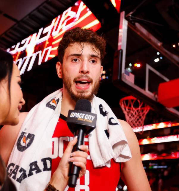 火箭血洗波兰男篮,波尔津吉斯送出助攻 火箭血洗波兰男篮,波尔津吉斯送出助攻