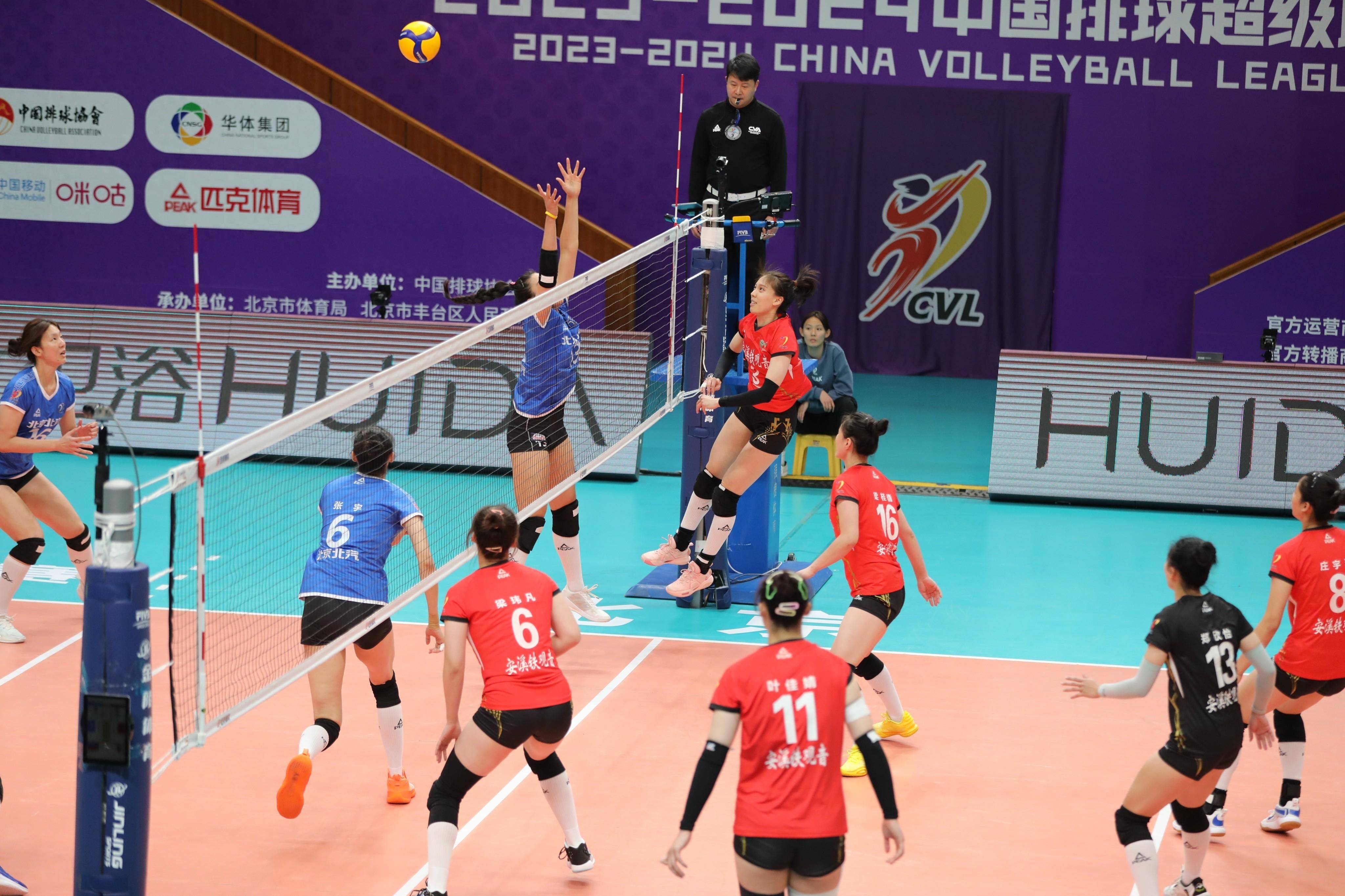 排球赛事精彩瞬间盘点,年度回顾震撼登场 排球赛事精彩瞬间盘点,年度回顾震撼登场