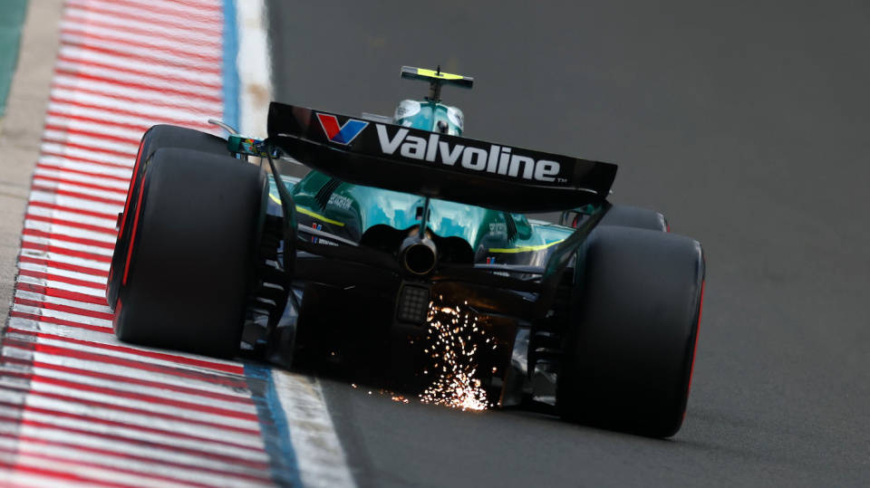 红牛车队碾压梅赛德斯,阿隆索高光表现 红牛车队碾压梅赛德斯,阿隆索高光表现