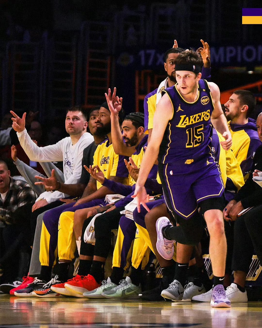 爱游戏下载-湖人翻盘马刺，米切尔关键制胜