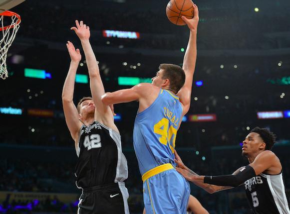 库兹马爆砍35分，湖人横扫太阳迎来三连胜