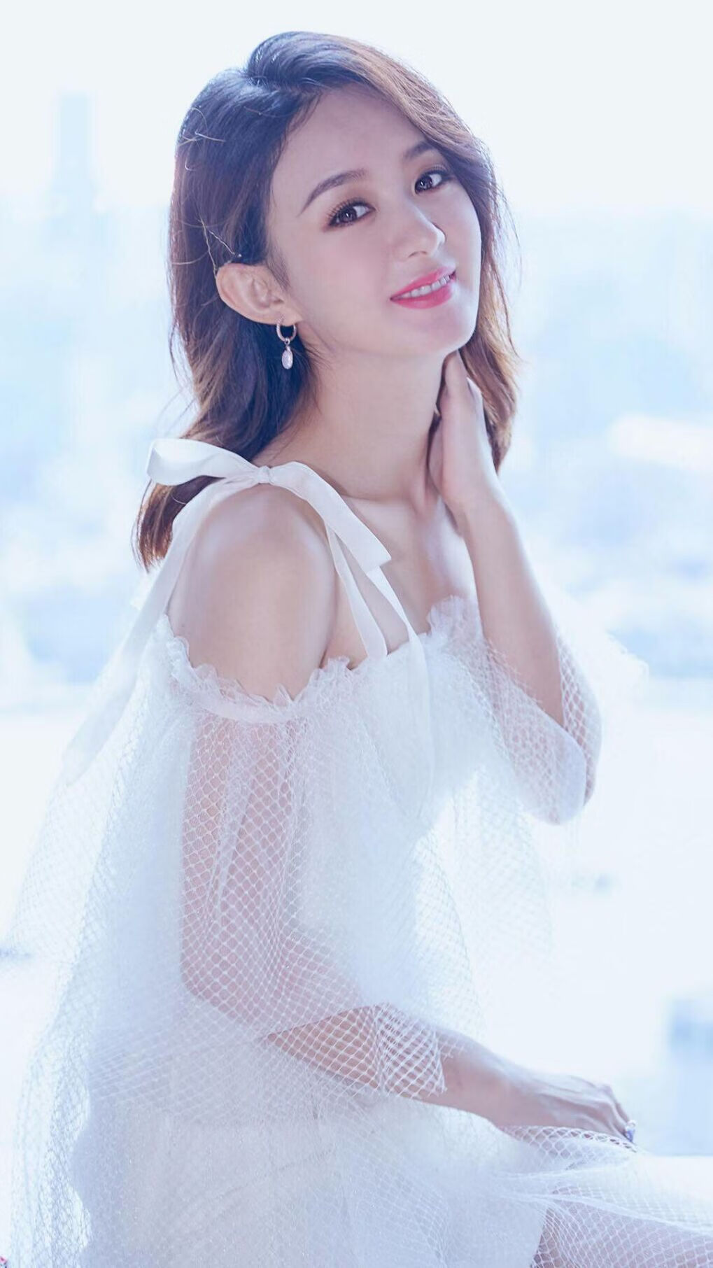 孤岛,当沉没的航母上,马龙独自扛起桅杆