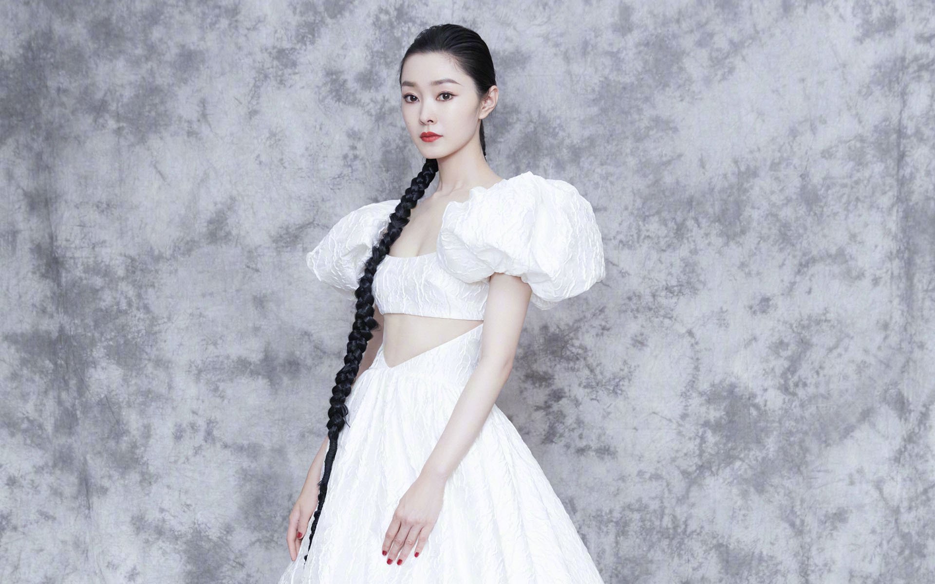 爱游戏娱乐-双线狂飙，两种孤独，东契奇与哈利伯顿在各自的生死时刻